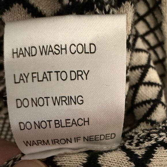 Belldini Black and Cream Patterned Long Open Knit Vest Cardigan Size Medium - Picture 9 of 9